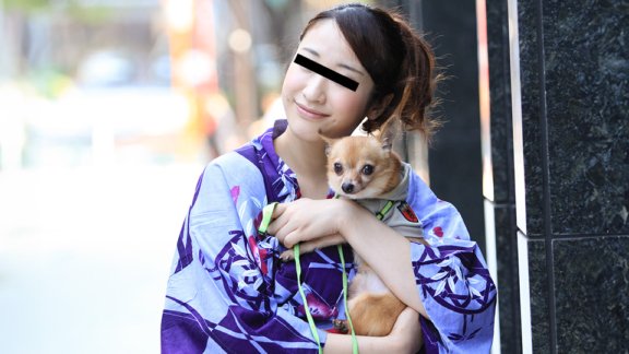 10MUSUME-082423_01 Procurez-vous une belle femme en yukata qui aime les chiens tout en promenant son chien !