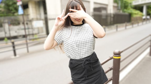 10MUSUME-111125_01 伸出舌頭，露出阿赫高臉的身經百戰的少女。