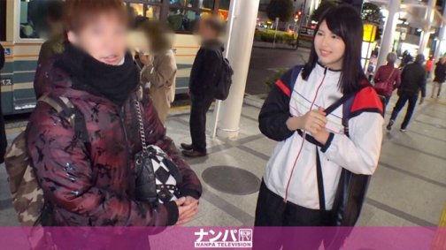200GANA-2242 Sérieusement doux, premier coup. 1447 Procurez-vous un JD sportif à gros seins d'une hauteur de 175 cm !! Une fille de badminton à l'air sérieuse se met au rythme d'un acteur et expose ses beaux gros seins en bonnet F. Ses parties sensibles sont jouées avec un masseur électrique et elle est insérée dans la chaleur ! Ses beaux seins et ses belles fesses qui bougent sont à voir !!!