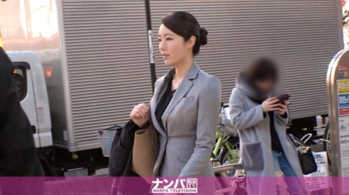 200GANA-2264 Sérieusement doux, premier coup. 1463 Ramassez une belle femme en costume qui travaille sur un itinéraire ! Je pensais qu'elle venait d'un monde différent du nôtre, pleine de grâce et d'intelligence... mais on a joué avec son corps et son personnage s'est effondré♪\