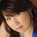 秋川里央（水樹可美 飾）