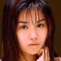 麻美真央（小泉莉香 飾）
