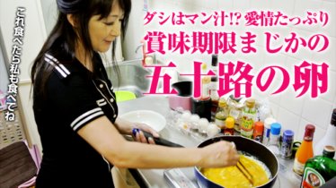 PACOPACOMAMA-020916_027 Ibu menghidangkan makanan Jepun