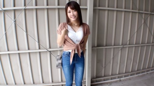 SIRO-3968 【第一槍】【人生第一個玩具…】她被前男友傷透了心，被第一次見面的男人擁抱時，她忘記了過去，發出猥褻的聲音。素人應徵者，第一次AV拍攝108