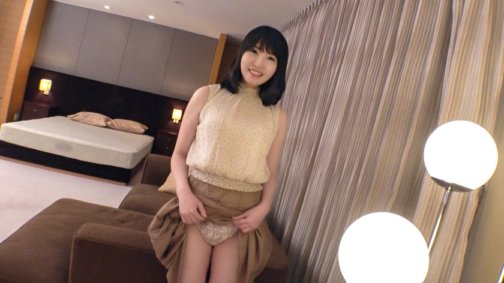 SIRO-4402 [Erstes Shooting] [Marshmallow schöne Brüste] [Extrem erotische Frau mit frechem Hintern] Die von ihrem Ex-Freund entwickelte extrem erotische Frau kann mit ihrem jetzigen Ehemann nicht zufrieden sein. Sie schluckt das Sperma des ersten Mannes, den sie trifft. Amateuranwendung, erstes AV-Shooting 189