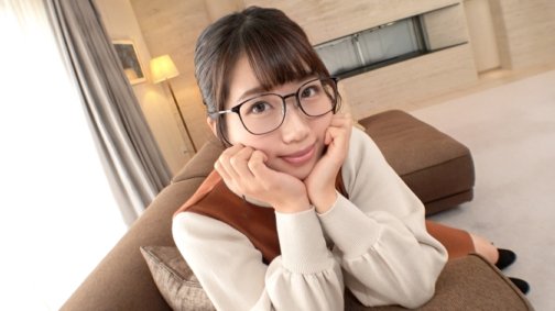 SIRO-4822 [Erstes Shooting] [Mädchen mit Brille] [Reicher Blowjob] Entdecken Sie ein sensibles und mürrisches Mädchen, das ernst aussieht, aber ständig spritzt. Ihre extrem feuchte Muschi, in die ein Männerpenis so stark eingedrungen ist und deren Grenzen überschritten wurden, tropft unaufhörlich ihre Liebessäfte heraus. AV-Bewerbung online → AV-Probeschießen 1782