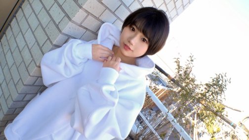 SIRO-5071 [Sie hat ein süßes Gesicht und ist überraschend pervers?] Ein schlankes Mädchen, das mit einem weiten Kapuzenpullover und ohne Hosen oder Röcke zum AV-Shooting kam (sobald sie ihren Kapuzenpulli hochschlug, trug sie ein Höschen) und aussah, als stünde sie kurz davor, eine Exhibitionistin zu werden. AV-Bewerbung online → AV-Erlebnisdreh 1982