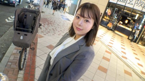 SIRO-5330 Eine fleißige Karrierefrau, die schon bei der kleinsten Berührung nass wird, tritt im Amateurfernsehen auf! Zögern Sie nicht, sie zu ficken, wenn sie sagt: „Bitte tun Sie es gewaltsam…“ Bitte hören Sie auf das Stöhnen, das herauskommt, auch wenn Sie versuchen, es zu unterdrücken! [Erste Aufnahme] AV-Bewerbung online → AV-Probedrehung 2223