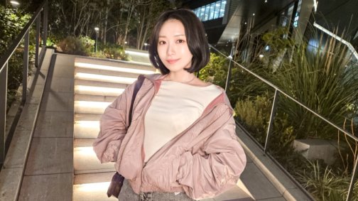 SIRO-5513 「一想到被人監視我就渾身濕透。22 歲的伊藤，身體對被拍照有反應。她是一名理髮師，沒有男朋友，過著快樂優先於愛情的生活。她因為向別人炫耀而感到興奮，性慾強烈到弄髒了內褲，她在鏡頭前釋放自己。 AV體驗拍攝2392